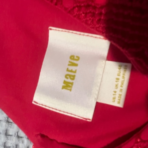 Cape - Picture 4 of 4